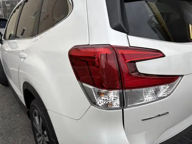 スバル フォレスター プレミアム 愛知県 2019(令1)年 3.1万km クリスタルホワイトP ワンオーナー/サンルーフ/クルコン/SRVD側後方車両接近検知/純正ナビ/フルセグテレビ/ETC/ドラレコ/パワーバックドア/パワーシート/純正アルミ/ルーフレール/プッシュスタート/ハーフレザーシート/プリクラッシュブレーキ/全席シートヒーター/取説、保証書、スペアキー