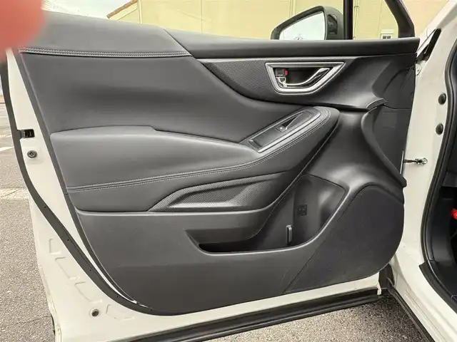 スバル フォレスター プレミアム 愛知県 2019(令1)年 3.1万km クリスタルホワイトP ワンオーナー/サンルーフ/クルコン/SRVD側後方車両接近検知/純正ナビ/フルセグテレビ/ETC/ドラレコ/パワーバックドア/パワーシート/純正アルミ/ルーフレール/プッシュスタート/ハーフレザーシート/プリクラッシュブレーキ/全席シートヒーター/取説、保証書、スペアキー