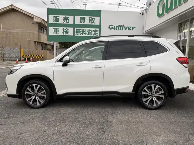 スバル フォレスター プレミアム 愛知県 2019(令1)年 3.1万km クリスタルホワイトP ワンオーナー/サンルーフ/クルコン/SRVD側後方車両接近検知/純正ナビ/フルセグテレビ/ETC/ドラレコ/パワーバックドア/パワーシート/純正アルミ/ルーフレール/プッシュスタート/ハーフレザーシート/プリクラッシュブレーキ/全席シートヒーター/取説、保証書、スペアキー