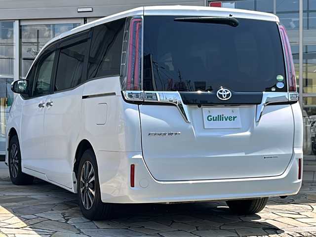トヨタ エスクァイア Gi プレミアムパッケージ 静岡県 2018(平30)年 6.7万km ホワイトパールクリスタルシャイン 純正SDナビ/・CD/・DVD/・フルセグＴＶ/・Bluetooth/・AM/・FM/主要装備/・両側パワスラ/・フリップダウンモニター/・衝突軽減/・レーンキープ/・クルコン/・ハンドルヒーター/・シートヒーターD/N席/・ハーフレザーシート/・ドラレコ前/・ビルトインＥＴＣ/・LEDヘッドライト/・オートハイビーム/・フォグランプ/・社外フロアマット/・純正アルミホイール/・スマートキー/・プッシュスタート/・スペアキー/ワンオーナー