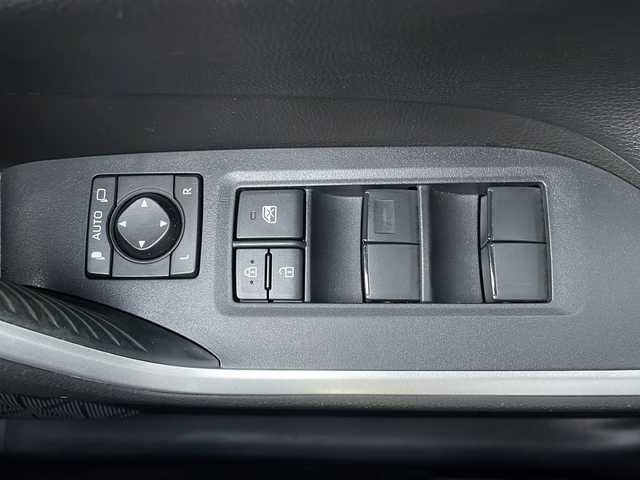 トヨタ ＲＡＶ４ アドベンチャー 山口県 2020(令2)年 2.7万km アティチュードブラックマイカ パノラマルーフ/純正ディスプレイオーディオ/・フルセグテレビ/・Bluetooth/パノラミックビューモニター/ビルトインETC/Toyota Safety Sense/・プリクラッシュセーフティ/・レーントレーシングアシスト/・ロードサインアシスト/・レーダークルーズコントロール/・先行車発進告知機能/・ブラインドスポットモニター/・クリアランスソナー/・パーキングサポートブレーキ/・ダウンヒルアシストコントロールシステム/ワイヤレス充電/レザーシート/USB入力端子/パワーシート/スマートキー/プッシュスタート/スペアキー1本/ルーフレール/純正19インチアルミホイール/ドアバイザー/ウィンカーミラー