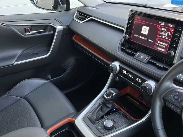 トヨタ ＲＡＶ４ アドベンチャー 山口県 2020(令2)年 2.7万km アティチュードブラックマイカ パノラマルーフ/純正ディスプレイオーディオ/・フルセグテレビ/・Bluetooth/パノラミックビューモニター/ビルトインETC/Toyota Safety Sense/・プリクラッシュセーフティ/・レーントレーシングアシスト/・ロードサインアシスト/・レーダークルーズコントロール/・先行車発進告知機能/・ブラインドスポットモニター/・クリアランスソナー/・パーキングサポートブレーキ/・ダウンヒルアシストコントロールシステム/ワイヤレス充電/レザーシート/USB入力端子/パワーシート/スマートキー/プッシュスタート/スペアキー1本/ルーフレール/純正19インチアルミホイール/ドアバイザー/ウィンカーミラー