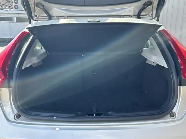 ボルボ Ｖ４０ クロスカントリー T5 AWD モメンタム 道東・釧路十勝 2020(令2)年 5.5万km ルミナスサンドメタリック ４WD/純正ナビ/　CD/DVD/BT/フルセグ/バックカメラ/社外ETC/インテリセーフ/衝突回避ブレーキ/レーンキーピングエイド/アダプティブクルーズコントロール/ブラインドスポットインフォメーションシステム/リアパークセンサー/ダウンヒルアシストコントロール/ハーフレザーシート/運転席メモリ付きパワーシート/フロントシートヒーター/純正18インチAW/LEDヘッドライト/オートライト/純正フロアマット/スペアキー/保証書