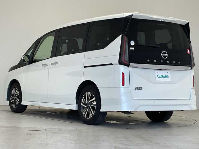日産 セレナ ハイウェイスター V 愛知県 2023(令5)年 3.3万km プリズムホワイト プロパイロット/7インチSDナビ（あり）/全方位カメラ/両側パワースライドドア/レーダークルーズコントロール/イージーオープン機能/コーナーセンサー/純正アルミホイール/ブラインドスポットモニター/LEDヘッドライト/パドルシフト/リアオートエアコン/オートマチックハイビーム/ドライブレコーダー/ETC/衝突被害軽減ブレーキ/Bluetooth/ステアリングスイッチ/スマートキー/プッシュスタート