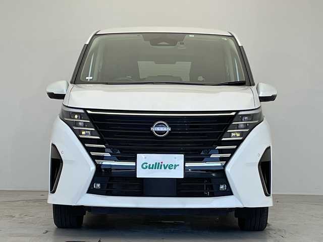 日産 セレナ ハイウェイスター V 愛知県 2023(令5)年 3.3万km プリズムホワイト プロパイロット/7インチSDナビ（あり）/全方位カメラ/両側パワースライドドア/レーダークルーズコントロール/イージーオープン機能/コーナーセンサー/純正アルミホイール/ブラインドスポットモニター/LEDヘッドライト/パドルシフト/リアオートエアコン/オートマチックハイビーム/ドライブレコーダー/ETC/衝突被害軽減ブレーキ/Bluetooth/ステアリングスイッチ/スマートキー/プッシュスタート