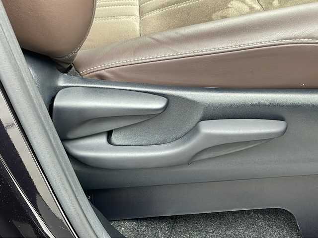 トヨタ エスクァイア ハイブリッド Gi 兵庫県 2017(平29)年 3.8万km スパークリングブラックパールクリスタルシャイン 純正10インチナビ&TV&CD&SD&BT/バックカメラ/ビルトインETC/クルーズコントロール/プリクラッシュセーフティ/レーンディパーチャーアラート/先行車発進告知/LEDオートライト/フォグランプ/オートマチックハイビーム/ハーフレザーシート/シートヒーター/両側パワースライドドア/ステアリングリモコン/WAC/純正１５インチAW/純正フロアマット/ドライブレコーダー/ドアバイザー/ステアリングヒーター/ロールサンシェード/スマートキー/プッシュスタート/防眩ミラー
