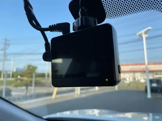 トヨタ カムリ WS 山口県 2022(令4)年 7.3万km プラチナホワイトパールマイカ ワンオーナー/純正ディスプレイオーディオ/・ナビキット/・Bluetooth接続/・CD/DVDキット/バックカメラ/ビルトインETC/ドライブレコーダー/Toyota Safety Sense/・プリクラッシュセーフティ/・レーントレーシングアシスト/・ロードサインアシスト/・レーダークルーズコントロール/・先行車発進告知機能/・ドライバー異常時対応システム/・ブラインドスポットモニター/・クリアランスソナー/・リヤクロストラフィックアラート/・パーキングサポートブレーキ/・オートマチックハイビーム/レザーシート/パワーバックドア/スマートキー/プッシュスタート/スペアキー1本/純正LEDライト/純正18インチアルミホイール/ドアバイザー/ウィンカーミラー/保証書