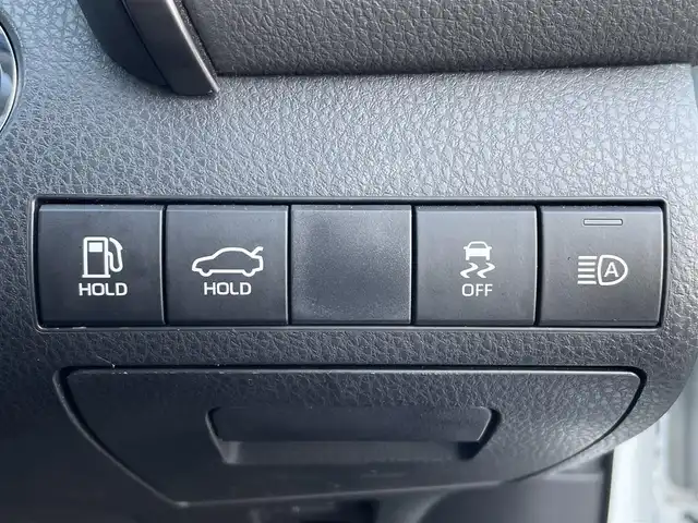 トヨタ カムリ WS 山口県 2022(令4)年 7.3万km プラチナホワイトパールマイカ ワンオーナー/純正ディスプレイオーディオ/・ナビキット/・Bluetooth接続/・CD/DVDキット/バックカメラ/ビルトインETC/ドライブレコーダー/Toyota Safety Sense/・プリクラッシュセーフティ/・レーントレーシングアシスト/・ロードサインアシスト/・レーダークルーズコントロール/・先行車発進告知機能/・ドライバー異常時対応システム/・ブラインドスポットモニター/・クリアランスソナー/・リヤクロストラフィックアラート/・パーキングサポートブレーキ/・オートマチックハイビーム/レザーシート/パワーバックドア/スマートキー/プッシュスタート/スペアキー1本/純正LEDライト/純正18インチアルミホイール/ドアバイザー/ウィンカーミラー/保証書