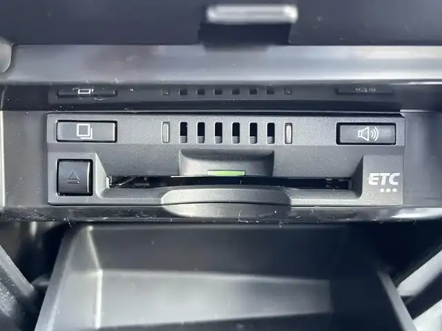 トヨタ カムリ WS 山口県 2022(令4)年 7.3万km プラチナホワイトパールマイカ ワンオーナー/純正ディスプレイオーディオ/・ナビキット/・Bluetooth接続/・CD/DVDキット/バックカメラ/ビルトインETC/ドライブレコーダー/Toyota Safety Sense/・プリクラッシュセーフティ/・レーントレーシングアシスト/・ロードサインアシスト/・レーダークルーズコントロール/・先行車発進告知機能/・ドライバー異常時対応システム/・ブラインドスポットモニター/・クリアランスソナー/・リヤクロストラフィックアラート/・パーキングサポートブレーキ/・オートマチックハイビーム/レザーシート/パワーバックドア/スマートキー/プッシュスタート/スペアキー1本/純正LEDライト/純正18インチアルミホイール/ドアバイザー/ウィンカーミラー/保証書