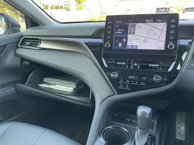 トヨタ カムリ WS 山口県 2022(令4)年 7.3万km プラチナホワイトパールマイカ ワンオーナー/純正ディスプレイオーディオ/・ナビキット/・Bluetooth接続/・CD/DVDキット/バックカメラ/ビルトインETC/ドライブレコーダー/Toyota Safety Sense/・プリクラッシュセーフティ/・レーントレーシングアシスト/・ロードサインアシスト/・レーダークルーズコントロール/・先行車発進告知機能/・ドライバー異常時対応システム/・ブラインドスポットモニター/・クリアランスソナー/・リヤクロストラフィックアラート/・パーキングサポートブレーキ/・オートマチックハイビーム/レザーシート/パワーバックドア/スマートキー/プッシュスタート/スペアキー1本/純正LEDライト/純正18インチアルミホイール/ドアバイザー/ウィンカーミラー/保証書