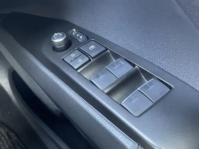 トヨタ カムリ WS 山口県 2022(令4)年 7.3万km プラチナホワイトパールマイカ ワンオーナー/純正ディスプレイオーディオ/・ナビキット/・Bluetooth接続/・CD/DVDキット/バックカメラ/ビルトインETC/ドライブレコーダー/Toyota Safety Sense/・プリクラッシュセーフティ/・レーントレーシングアシスト/・ロードサインアシスト/・レーダークルーズコントロール/・先行車発進告知機能/・ドライバー異常時対応システム/・ブラインドスポットモニター/・クリアランスソナー/・リヤクロストラフィックアラート/・パーキングサポートブレーキ/・オートマチックハイビーム/レザーシート/パワーバックドア/スマートキー/プッシュスタート/スペアキー1本/純正LEDライト/純正18インチアルミホイール/ドアバイザー/ウィンカーミラー/保証書