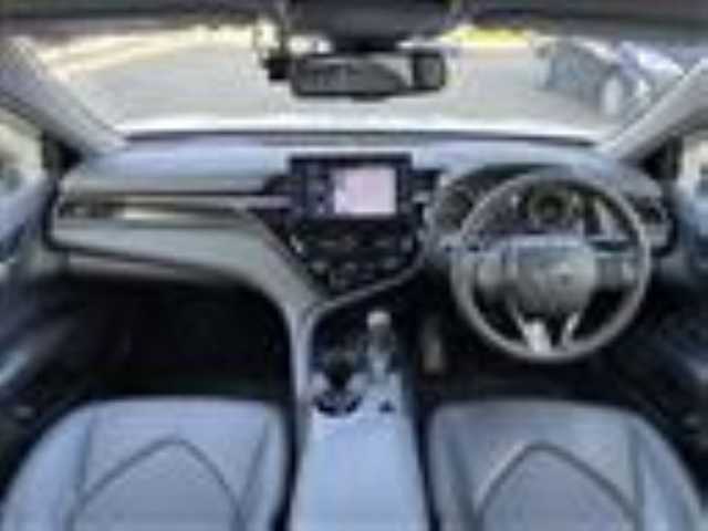 トヨタ カムリ WS 山口県 2022(令4)年 7.3万km プラチナホワイトパールマイカ ワンオーナー/純正ディスプレイオーディオ/・ナビキット/・Bluetooth接続/・CD/DVDキット/バックカメラ/ビルトインETC/ドライブレコーダー/Toyota Safety Sense/・プリクラッシュセーフティ/・レーントレーシングアシスト/・ロードサインアシスト/・レーダークルーズコントロール/・先行車発進告知機能/・ドライバー異常時対応システム/・ブラインドスポットモニター/・クリアランスソナー/・リヤクロストラフィックアラート/・パーキングサポートブレーキ/・オートマチックハイビーム/レザーシート/パワーバックドア/スマートキー/プッシュスタート/スペアキー1本/純正LEDライト/純正18インチアルミホイール/ドアバイザー/ウィンカーミラー/保証書