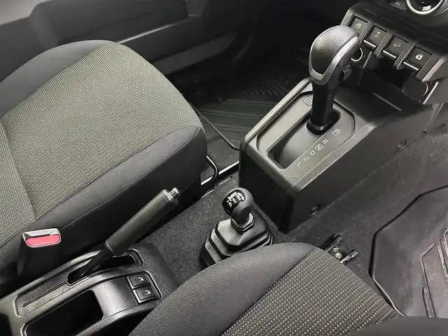 スズキ ジムニー XC 兵庫県 2023(令5)年 3.8万km ミディアムグレー 社外SDナビ/フルセグ CD DVD BT MSV/バックカメラ/クルーズコントロール/衝突軽減ブレーキ/LKA/社外ETC/シートヒーター/LEDヘッドライト/フォグライト/オートライト/オートハイビーム/純正16インチアルミホイール/ダウンヒルアシストコントロール/スマートキー/プッシュスタート