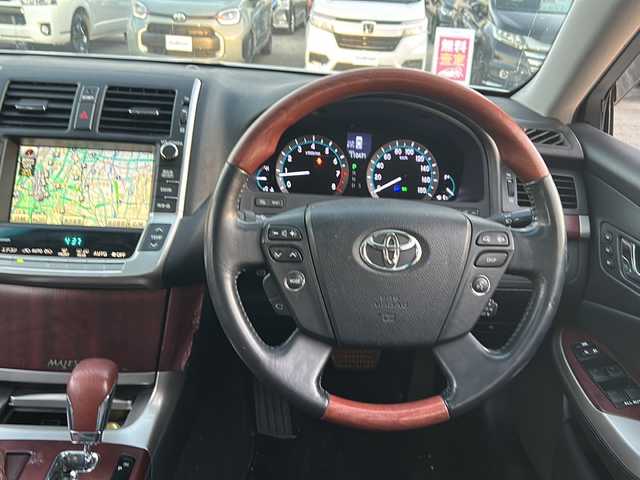 トヨタ クラウン マジェスタ Cタイプ 富山県 2011(平23)年 11.1万km シルバーM サンルーフ/純正ＨＤＤナビ/レザーシート/ＥＴＣ２．０/ＤＶＤ再生機能有/Bluetooth/純正アルミホイール/パワーシート/プッシュスタート/バックカメラ/純正フロアマット/カーテンエアバッグ/クルーズコントロール/フォグランプ/AFS/スマートキー