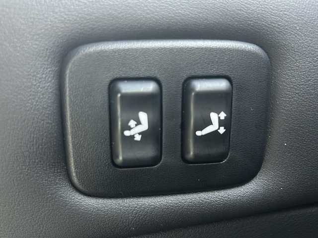 トヨタ クラウン マジェスタ Cタイプ 富山県 2011(平23)年 11.1万km シルバーM サンルーフ/純正ＨＤＤナビ/レザーシート/ＥＴＣ２．０/ＤＶＤ再生機能有/Bluetooth/純正アルミホイール/パワーシート/プッシュスタート/バックカメラ/純正フロアマット/カーテンエアバッグ/クルーズコントロール/フォグランプ/AFS/スマートキー