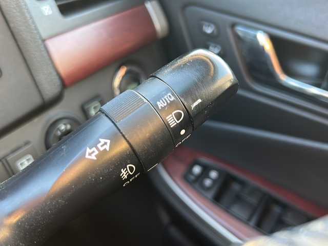 トヨタ クラウン マジェスタ Cタイプ 富山県 2011(平23)年 11.1万km シルバーM サンルーフ/純正ＨＤＤナビ/レザーシート/ＥＴＣ２．０/ＤＶＤ再生機能有/Bluetooth/純正アルミホイール/パワーシート/プッシュスタート/バックカメラ/純正フロアマット/カーテンエアバッグ/クルーズコントロール/フォグランプ/AFS/スマートキー