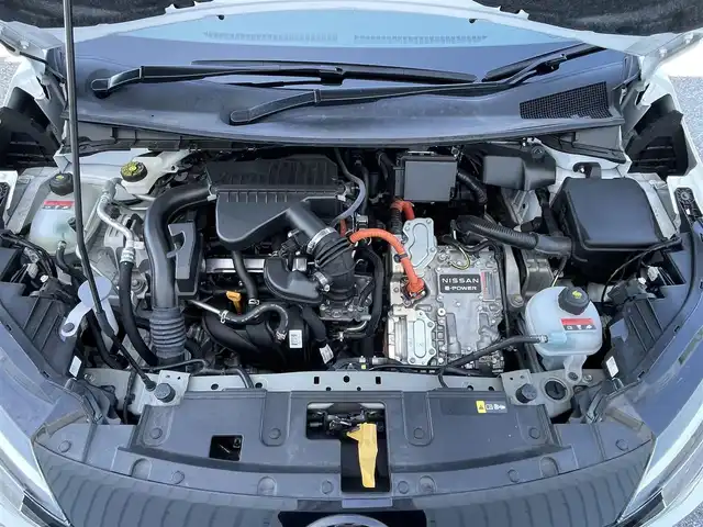 日産 オーラ G レザーエディション 滋賀県 2022(令4)年 1.9万km ブリリアントホワイトパール 純正９型ナビ/・Bluetooth/フルセグ/アラウンドビューモニター/革巻きステアリング/ステアリングリモコン/ETC/デジタルインナーミラー/オートブレーキホールド/シートリフター/オートリトラミラー/LEDオートライト/オートハイビーム/フォグライト/側方支援/後側方支援/エマージェンシーブレーキ/駐車支援/シャシー制御/ブラインドスポットモニター/スマートキー