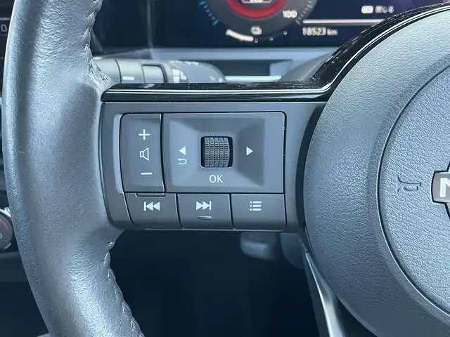 日産 オーラ G レザーエディション 滋賀県 2022(令4)年 1.9万km ブリリアントホワイトパール 純正９型ナビ/・Bluetooth/フルセグ/アラウンドビューモニター/革巻きステアリング/ステアリングリモコン/ETC/デジタルインナーミラー/オートブレーキホールド/シートリフター/オートリトラミラー/LEDオートライト/オートハイビーム/フォグライト/側方支援/後側方支援/エマージェンシーブレーキ/駐車支援/シャシー制御/ブラインドスポットモニター/スマートキー