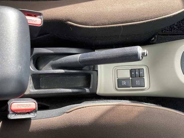 トヨタ アクア G 岩手県 2014(平26)年 6.7万km ブラックマイカ 社外ナビ(CD/DVD/SD/ラジオ/Bluetooth)/フルセグテレビ/バックカメラ/前席シートヒーター/ETC/スマートキー/プッシュスタート/ステアリングスイッチ/オートライト/社外15inアルミホイール/純正フロアマット/電動格納ミラー/ウィンカーミラー/ドアバイザー