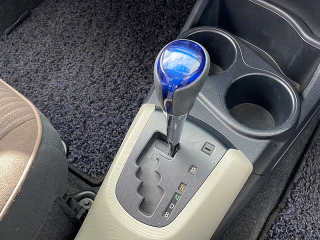 トヨタ アクア G 岩手県 2014(平26)年 6.7万km ブラックマイカ 社外ナビ(CD/DVD/SD/ラジオ/Bluetooth)/フルセグテレビ/バックカメラ/前席シートヒーター/ETC/スマートキー/プッシュスタート/ステアリングスイッチ/オートライト/社外15inアルミホイール/純正フロアマット/電動格納ミラー/ウィンカーミラー/ドアバイザー