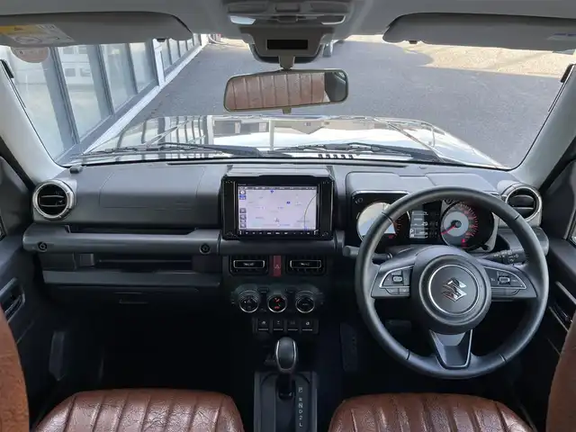 スズキ ジムニー シエラ JC 道央・札幌 2024(令6)年 0.5万km ブルーイッシュブラックパール3 ４WD/ワンオーナー/純正ディーラーOPナビ/CD/DVD/BT/フルセグ/デュアルセンサーブレーキサポート/横滑り防止装置/クルーズコントロール/ヒルディセントコントロール/レーンキープアシスト/バックカメラ/トランスファレバー/アイドリングストップ/前席シートヒーター/レザー調シートカバー/革巻きステアリング/ステアリングリモコン/AC100V/プッシュスタート/スマートキー/LEDヘッドライト/オートライト/オートハイビーム/フォグランプ/電動格納ミラー/ヒーテッドドアミラー/ウィンカーミラー/純正フロアマット/ドアバイザー/スペアキー