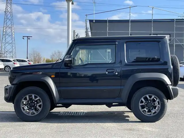 スズキ ジムニー シエラ JC 道央・札幌 2024(令6)年 0.5万km ブルーイッシュブラックパール3 ４WD/ワンオーナー/純正ディーラーOPナビ/CD/DVD/BT/フルセグ/デュアルセンサーブレーキサポート/横滑り防止装置/クルーズコントロール/ヒルディセントコントロール/レーンキープアシスト/バックカメラ/トランスファレバー/アイドリングストップ/前席シートヒーター/レザー調シートカバー/革巻きステアリング/ステアリングリモコン/AC100V/プッシュスタート/スマートキー/LEDヘッドライト/オートライト/オートハイビーム/フォグランプ/電動格納ミラー/ヒーテッドドアミラー/ウィンカーミラー/純正フロアマット/ドアバイザー/スペアキー