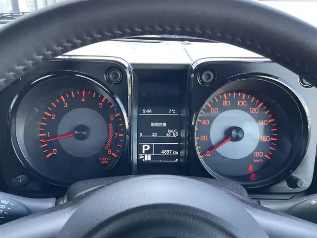 スズキ ジムニー シエラ JC 道央・札幌 2024(令6)年 0.5万km ブルーイッシュブラックパール3 ４WD/ワンオーナー/純正ディーラーOPナビ/CD/DVD/BT/フルセグ/デュアルセンサーブレーキサポート/横滑り防止装置/クルーズコントロール/ヒルディセントコントロール/レーンキープアシスト/バックカメラ/トランスファレバー/アイドリングストップ/前席シートヒーター/レザー調シートカバー/革巻きステアリング/ステアリングリモコン/AC100V/プッシュスタート/スマートキー/LEDヘッドライト/オートライト/オートハイビーム/フォグランプ/電動格納ミラー/ヒーテッドドアミラー/ウィンカーミラー/純正フロアマット/ドアバイザー/スペアキー