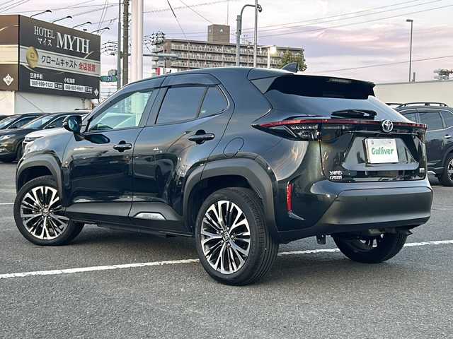 トヨタ ヤリスクロス ハイブリッド Z 徳島県 2022(令4)年 2万km ブラックマイカ 純正ディスプレイオーディオ/（Bluetooth/AM/FM/USB）/アラウンドビューモニター/レーダークルーズコントロール/ハーフレザーシート/シートヒーター（D+N席）/D席パワーシート/ステアリングヒーター/LEDヘッドライト/オートハイビーム/ブレーキホールド/電動パーキングブレーキ/ETC/純正ドラレコ/純正ドアバイザー/プッシュスタート/スマートキー/スペアキー