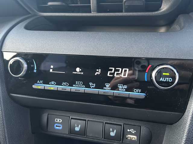 トヨタ ヤリスクロス ハイブリッド Z 徳島県 2022(令4)年 2万km ブラックマイカ 純正ディスプレイオーディオ/（Bluetooth/AM/FM/USB）/アラウンドビューモニター/レーダークルーズコントロール/ハーフレザーシート/シートヒーター（D+N席）/D席パワーシート/ステアリングヒーター/LEDヘッドライト/オートハイビーム/ブレーキホールド/電動パーキングブレーキ/ETC/純正ドラレコ/純正ドアバイザー/プッシュスタート/スマートキー/スペアキー