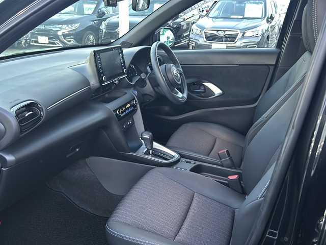 トヨタ ヤリスクロス ハイブリッド Z 徳島県 2022(令4)年 2万km ブラックマイカ 純正ディスプレイオーディオ/（Bluetooth/AM/FM/USB）/アラウンドビューモニター/レーダークルーズコントロール/ハーフレザーシート/シートヒーター（D+N席）/D席パワーシート/ステアリングヒーター/LEDヘッドライト/オートハイビーム/ブレーキホールド/電動パーキングブレーキ/ETC/純正ドラレコ/純正ドアバイザー/プッシュスタート/スマートキー/スペアキー