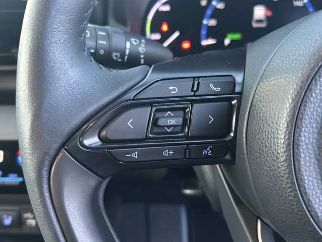 トヨタ ヤリスクロス ハイブリッド Z 徳島県 2022(令4)年 2万km ブラックマイカ 純正ディスプレイオーディオ/（Bluetooth/AM/FM/USB）/アラウンドビューモニター/レーダークルーズコントロール/ハーフレザーシート/シートヒーター（D+N席）/D席パワーシート/ステアリングヒーター/LEDヘッドライト/オートハイビーム/ブレーキホールド/電動パーキングブレーキ/ETC/純正ドラレコ/純正ドアバイザー/プッシュスタート/スマートキー/スペアキー