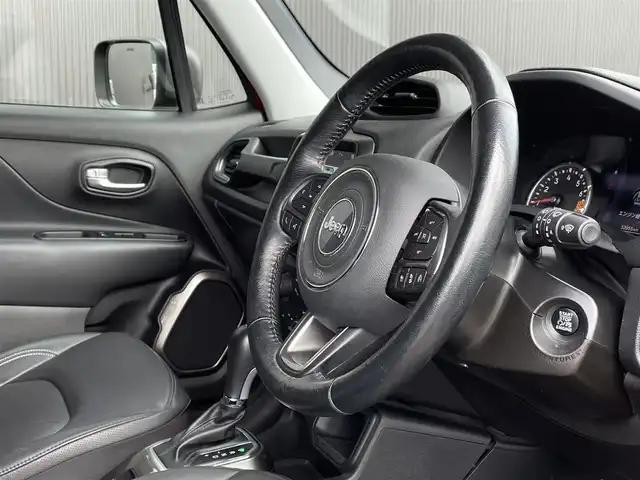 クライスラー・ジープ ジープ レネゲード リミテッド 長野県 2019(令1)年 5.4万km 赤 ＡＣＣ　レーンキープ　Ｕｃｏｎｎｅｃｔナビ　ｂｌｕｅｔｏｏｔｈ　黒革シート　シートヒーター　Ｄ／Ｎパワーシート　ステアリングヒーター　パークセンサー　ルーフレール　スマートキー　前後ドライブレコーダー 純正サマータイヤ＆ホイール有(215/60R17)