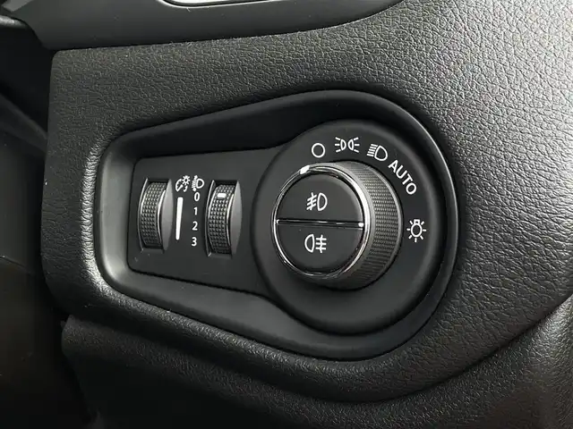 クライスラー・ジープ ジープ レネゲード リミテッド 長野県 2019(令1)年 5.4万km 赤 ＡＣＣ　レーンキープ　Ｕｃｏｎｎｅｃｔナビ　ｂｌｕｅｔｏｏｔｈ　黒革シート　シートヒーター　Ｄ／Ｎパワーシート　ステアリングヒーター　パークセンサー　ルーフレール　スマートキー　前後ドライブレコーダー 純正サマータイヤ＆ホイール有(215/60R17)