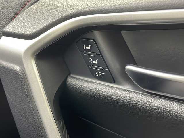 トヨタ ＲＡＶ４ アドベンチャー オフロードPKG 秋田県 2022(令4)年 1.4万km グレーメタリック 4WD/ワンオーナー/純正ナビ/（FM/AM/Bluetooth/フルセグTV）/全方位カメラ/バックカメラ/ハーフレザーシート/衝突軽減装置/横滑り防止装置/レーダークルーズコントロール/コーナーセンサー/レーンキープアシスト/ダウンヒルアシスト/ブラインドアシストスポット/オートブレーキホールド/ビルトインETC/前後ドライブレコーダー/ステアリングリモコン/MT付AT/前席シートヒーター/前席シートクーラー/ステアリングヒーター/D席パワーシート/LEDヘッドライト/オートライト/オートハイビーム/電動格納ミラー/純正フロアマット/純正アルミホイール/プッシュスタート/スマートキー/ドアバイザー