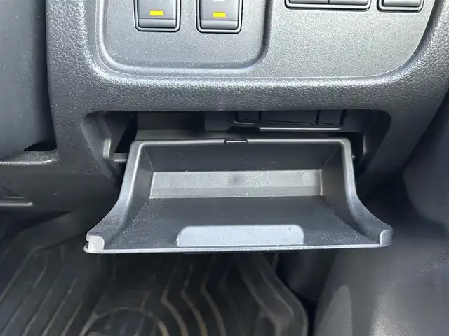 日産 セレナ ハイウェイS S HV Aセーフ 栃木県 2014(平26)年 7.2万km ブリリアントシルバー エマージェンシーブレーキ/社外メモリナビ/フルセグTV/DVD/Bluetooth/アラウンドビューモニター/ETC/前後ドライブレコーダー/パワースライドドア/クルーズコントロール/コーナーセンサー/アイドリングストップ/HIDヘッドライト/フォグランプ/オートライト/スマートキー/プッシュEgスタート/シートバックテーブル/2列目ロールサンシェード/横滑り防止装置