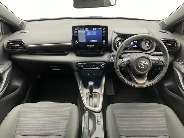 トヨタ ヤリス ハイブリッド Z 愛知県 2021(令3)年 3万km センシュアルレッドマイカ 純正８型ＤＡ　バックカメラ　禁煙車　フルセグ　追従クルコン　ＥＴＣ　ドラレコ　セーフティセンス　シートヒーター　コーナーセンサー　ＵＳＢ接続　衝突軽減　ＬＥＤオートライト　純正フロアマット　車線逸脱　Bluetooth　社外１５インチAW　プッシュスタート　スマートキー