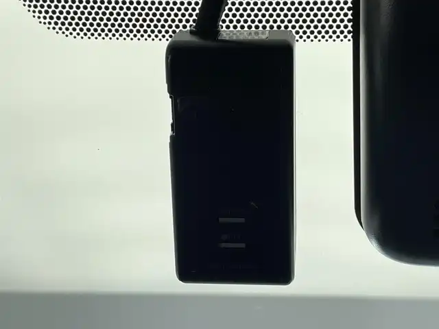 トヨタ ヤリス ハイブリッド Z 愛知県 2021(令3)年 3万km センシュアルレッドマイカ 純正８型ＤＡ　バックカメラ　禁煙車　フルセグ　追従クルコン　ＥＴＣ　ドラレコ　セーフティセンス　シートヒーター　コーナーセンサー　ＵＳＢ接続　衝突軽減　ＬＥＤオートライト　純正フロアマット　車線逸脱　Bluetooth　社外１５インチAW　プッシュスタート　スマートキー