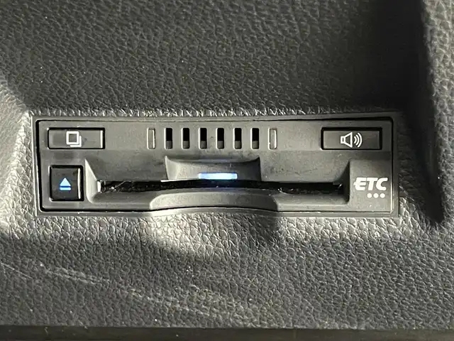 トヨタ ヤリス ハイブリッド Z 愛知県 2021(令3)年 3万km センシュアルレッドマイカ 純正８型ＤＡ　バックカメラ　禁煙車　フルセグ　追従クルコン　ＥＴＣ　ドラレコ　セーフティセンス　シートヒーター　コーナーセンサー　ＵＳＢ接続　衝突軽減　ＬＥＤオートライト　純正フロアマット　車線逸脱　Bluetooth　社外１５インチAW　プッシュスタート　スマートキー