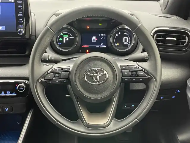 トヨタ ヤリス ハイブリッド Z 愛知県 2021(令3)年 3万km センシュアルレッドマイカ 純正８型ＤＡ　バックカメラ　禁煙車　フルセグ　追従クルコン　ＥＴＣ　ドラレコ　セーフティセンス　シートヒーター　コーナーセンサー　ＵＳＢ接続　衝突軽減　ＬＥＤオートライト　純正フロアマット　車線逸脱　Bluetooth　社外１５インチAW　プッシュスタート　スマートキー