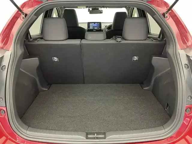 トヨタ ヤリス ハイブリッド Z 愛知県 2021(令3)年 3万km センシュアルレッドマイカ 純正８型ＤＡ　バックカメラ　禁煙車　フルセグ　追従クルコン　ＥＴＣ　ドラレコ　セーフティセンス　シートヒーター　コーナーセンサー　ＵＳＢ接続　衝突軽減　ＬＥＤオートライト　純正フロアマット　車線逸脱　Bluetooth　社外１５インチAW　プッシュスタート　スマートキー