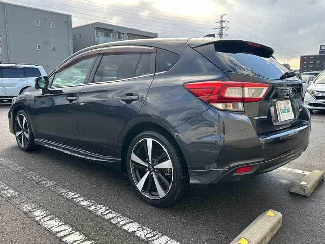 スバル インプレッサ スポーツ 2．0i－S アイサイト 石川県 2017(平29)年 1.6万km ダークグレーメタリック 8インチ純正ナビ【CN-LR830D】/　FM/AM/CD/DVD/Bluetooth/フルセグ/バックカメラ/アイサイト/ドライブレコーダー/ETC2.0/追従クルーズコントロール/４WD/前席メモリシート/サイドエアロ付き/純正アルミホイール/オートライト/LEDヘッドライト/コーナーセンサー