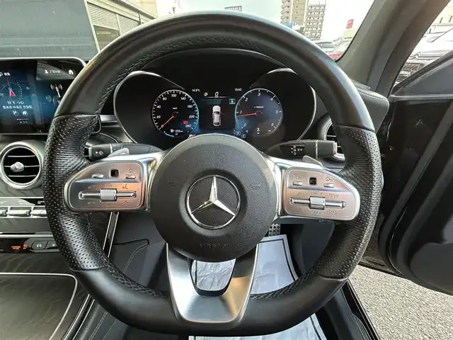 メルセデス・ベンツ ＧＬＣ２２０ d 4マチック クーペ AMGライン 熊本県 2020(令2)年 4万km オブシディアンブラック ・スマートキー/・プッシュスタート/・サンルーフ/・アクティブステアリングアシスト/・道路標識アシスト/・アクティブレーンキーピングアシスト/・アクティブブレーキアシスト/・アテンションアシスト/・ブラインドスポットモニター/・レーンチェンジアシスト/・インテリジェントライトシステム/・クルーズコントロール(追従式)/・黒革シート/・前席パワーシート/・前席エアシート/・全席シートヒーター/・純正メモリナビ/　【Bluetooth・USB・AppleCarPlay・AndroidAuto】/・Burmesterサウンドシステム/・フルセグTV/・全方位カメラ/・ETC2.0/・ヘッドアップディスプレイ/・ドライブレコーダー(前後録画)/・パワーバックドア/・LEDヘッドランプ/・純正マット