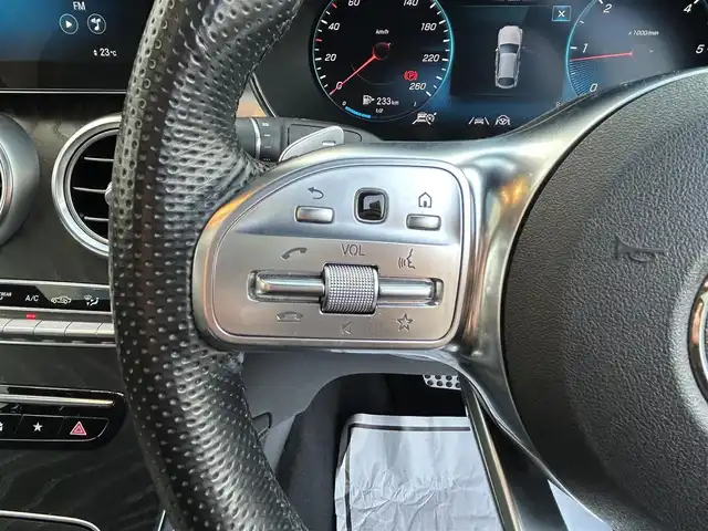 メルセデス・ベンツ ＧＬＣ２２０ d 4マチック クーペ AMGライン 熊本県 2020(令2)年 4万km オブシディアンブラック ・スマートキー/・プッシュスタート/・サンルーフ/・アクティブステアリングアシスト/・道路標識アシスト/・アクティブレーンキーピングアシスト/・アクティブブレーキアシスト/・アテンションアシスト/・ブラインドスポットモニター/・レーンチェンジアシスト/・インテリジェントライトシステム/・クルーズコントロール(追従式)/・黒革シート/・前席パワーシート/・前席エアシート/・全席シートヒーター/・純正メモリナビ/　【Bluetooth・USB・AppleCarPlay・AndroidAuto】/・Burmesterサウンドシステム/・フルセグTV/・全方位カメラ/・ETC2.0/・ヘッドアップディスプレイ/・ドライブレコーダー(前後録画)/・パワーバックドア/・LEDヘッドランプ/・純正マット