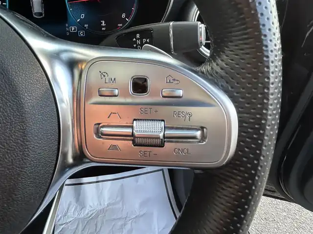 メルセデス・ベンツ ＧＬＣ２２０ d 4マチック クーペ AMGライン 熊本県 2020(令2)年 4万km オブシディアンブラック ・スマートキー/・プッシュスタート/・サンルーフ/・アクティブステアリングアシスト/・道路標識アシスト/・アクティブレーンキーピングアシスト/・アクティブブレーキアシスト/・アテンションアシスト/・ブラインドスポットモニター/・レーンチェンジアシスト/・インテリジェントライトシステム/・クルーズコントロール(追従式)/・黒革シート/・前席パワーシート/・前席エアシート/・全席シートヒーター/・純正メモリナビ/　【Bluetooth・USB・AppleCarPlay・AndroidAuto】/・Burmesterサウンドシステム/・フルセグTV/・全方位カメラ/・ETC2.0/・ヘッドアップディスプレイ/・ドライブレコーダー(前後録画)/・パワーバックドア/・LEDヘッドランプ/・純正マット