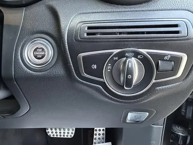 メルセデス・ベンツ ＧＬＣ２２０ d 4マチック クーペ AMGライン 熊本県 2020(令2)年 4万km オブシディアンブラック ・スマートキー/・プッシュスタート/・サンルーフ/・アクティブステアリングアシスト/・道路標識アシスト/・アクティブレーンキーピングアシスト/・アクティブブレーキアシスト/・アテンションアシスト/・ブラインドスポットモニター/・レーンチェンジアシスト/・インテリジェントライトシステム/・クルーズコントロール(追従式)/・黒革シート/・前席パワーシート/・前席エアシート/・全席シートヒーター/・純正メモリナビ/　【Bluetooth・USB・AppleCarPlay・AndroidAuto】/・Burmesterサウンドシステム/・フルセグTV/・全方位カメラ/・ETC2.0/・ヘッドアップディスプレイ/・ドライブレコーダー(前後録画)/・パワーバックドア/・LEDヘッドランプ/・純正マット