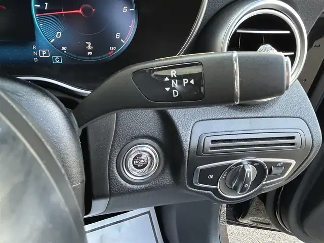 メルセデス・ベンツ ＧＬＣ２２０ d 4マチック クーペ AMGライン 熊本県 2020(令2)年 4万km オブシディアンブラック ・スマートキー/・プッシュスタート/・サンルーフ/・アクティブステアリングアシスト/・道路標識アシスト/・アクティブレーンキーピングアシスト/・アクティブブレーキアシスト/・アテンションアシスト/・ブラインドスポットモニター/・レーンチェンジアシスト/・インテリジェントライトシステム/・クルーズコントロール(追従式)/・黒革シート/・前席パワーシート/・前席エアシート/・全席シートヒーター/・純正メモリナビ/　【Bluetooth・USB・AppleCarPlay・AndroidAuto】/・Burmesterサウンドシステム/・フルセグTV/・全方位カメラ/・ETC2.0/・ヘッドアップディスプレイ/・ドライブレコーダー(前後録画)/・パワーバックドア/・LEDヘッドランプ/・純正マット