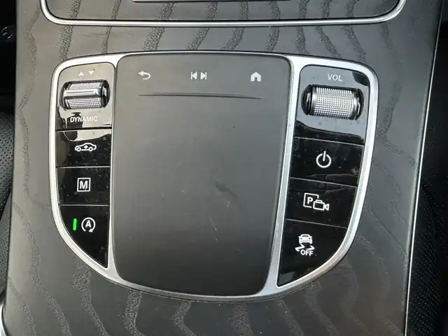 メルセデス・ベンツ ＧＬＣ２２０ d 4マチック クーペ AMGライン 熊本県 2020(令2)年 4万km オブシディアンブラック ・スマートキー/・プッシュスタート/・サンルーフ/・アクティブステアリングアシスト/・道路標識アシスト/・アクティブレーンキーピングアシスト/・アクティブブレーキアシスト/・アテンションアシスト/・ブラインドスポットモニター/・レーンチェンジアシスト/・インテリジェントライトシステム/・クルーズコントロール(追従式)/・黒革シート/・前席パワーシート/・前席エアシート/・全席シートヒーター/・純正メモリナビ/　【Bluetooth・USB・AppleCarPlay・AndroidAuto】/・Burmesterサウンドシステム/・フルセグTV/・全方位カメラ/・ETC2.0/・ヘッドアップディスプレイ/・ドライブレコーダー(前後録画)/・パワーバックドア/・LEDヘッドランプ/・純正マット