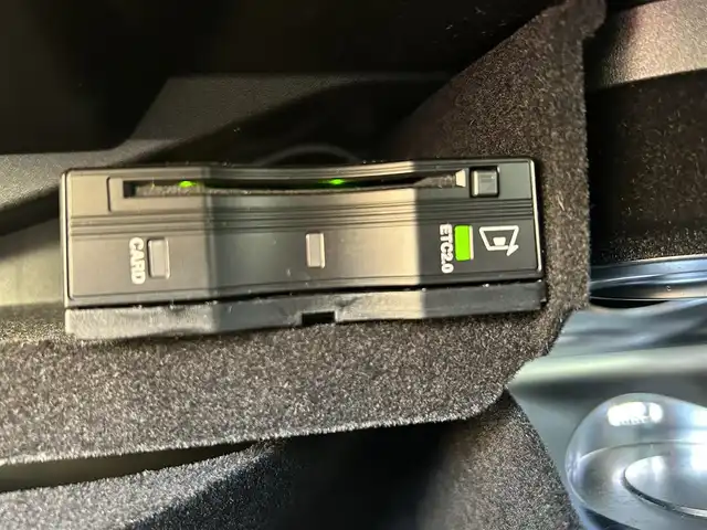 メルセデス・ベンツ ＧＬＣ２２０ d 4マチック クーペ AMGライン 熊本県 2020(令2)年 4万km オブシディアンブラック ・スマートキー/・プッシュスタート/・サンルーフ/・アクティブステアリングアシスト/・道路標識アシスト/・アクティブレーンキーピングアシスト/・アクティブブレーキアシスト/・アテンションアシスト/・ブラインドスポットモニター/・レーンチェンジアシスト/・インテリジェントライトシステム/・クルーズコントロール(追従式)/・黒革シート/・前席パワーシート/・前席エアシート/・全席シートヒーター/・純正メモリナビ/　【Bluetooth・USB・AppleCarPlay・AndroidAuto】/・Burmesterサウンドシステム/・フルセグTV/・全方位カメラ/・ETC2.0/・ヘッドアップディスプレイ/・ドライブレコーダー(前後録画)/・パワーバックドア/・LEDヘッドランプ/・純正マット