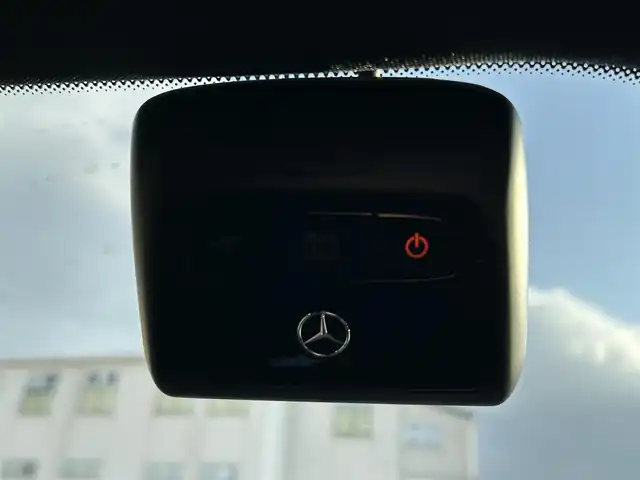 メルセデス・ベンツ ＧＬＣ２２０ d 4マチック クーペ AMGライン 熊本県 2020(令2)年 4万km オブシディアンブラック ・スマートキー/・プッシュスタート/・サンルーフ/・アクティブステアリングアシスト/・道路標識アシスト/・アクティブレーンキーピングアシスト/・アクティブブレーキアシスト/・アテンションアシスト/・ブラインドスポットモニター/・レーンチェンジアシスト/・インテリジェントライトシステム/・クルーズコントロール(追従式)/・黒革シート/・前席パワーシート/・前席エアシート/・全席シートヒーター/・純正メモリナビ/　【Bluetooth・USB・AppleCarPlay・AndroidAuto】/・Burmesterサウンドシステム/・フルセグTV/・全方位カメラ/・ETC2.0/・ヘッドアップディスプレイ/・ドライブレコーダー(前後録画)/・パワーバックドア/・LEDヘッドランプ/・純正マット