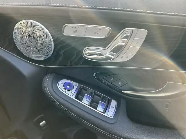 メルセデス・ベンツ ＧＬＣ２２０ d 4マチック クーペ AMGライン 熊本県 2020(令2)年 4万km オブシディアンブラック ・スマートキー/・プッシュスタート/・サンルーフ/・アクティブステアリングアシスト/・道路標識アシスト/・アクティブレーンキーピングアシスト/・アクティブブレーキアシスト/・アテンションアシスト/・ブラインドスポットモニター/・レーンチェンジアシスト/・インテリジェントライトシステム/・クルーズコントロール(追従式)/・黒革シート/・前席パワーシート/・前席エアシート/・全席シートヒーター/・純正メモリナビ/　【Bluetooth・USB・AppleCarPlay・AndroidAuto】/・Burmesterサウンドシステム/・フルセグTV/・全方位カメラ/・ETC2.0/・ヘッドアップディスプレイ/・ドライブレコーダー(前後録画)/・パワーバックドア/・LEDヘッドランプ/・純正マット